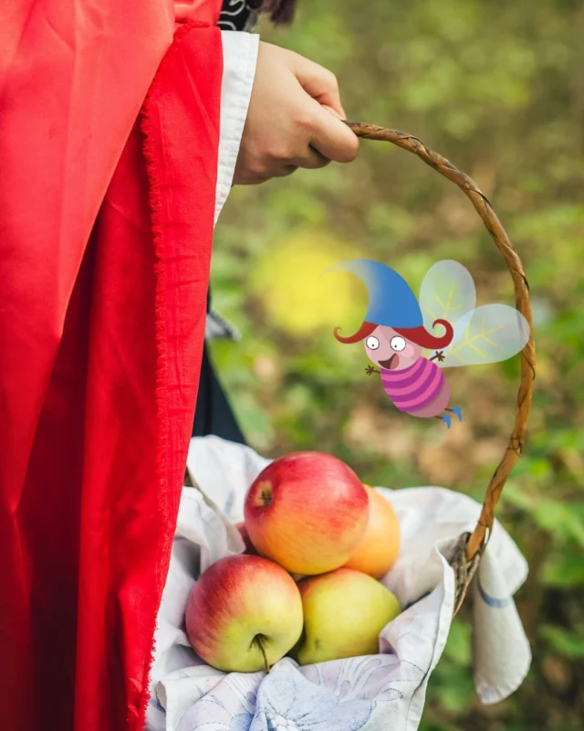 Immagina questa scena: "Vai dalla nonna, ma non parlare con gli sconosciuti."
Due minuti dopo, Cappuccetto Rosso diventa la migliore amica di un lupo... e gli rivela pure dove vive la nonna.

Ma niente paura! Oggi i bambini possono contare su "Chi ha paura del buio?", un libro che insegna che i mostri non sono poi così spaventosi quando li affronti con dolcezza, una luce soffusa e una fatina che sa come metterti al sicuro. 😉

E tu l'hai già letto? Fai il tuo ordine personalizzato sul nostro sito ali link in bio e rendi la lettura ancora più magica!

...

#littleredridinghood #afraidofthedark #childrenbook #personalizedgifts #learningthroughplay 

#kidsbook #earlylearning #readtokids #readingwithkids #illustratedbook #childrenbooks #childrenliterature #kidsbooks #kidsbookstagrammer #libriperbambini #fiabe #bambini #leggere