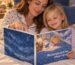 Mamma e figlia leggono a letto il libro personalizzato Buonanotte, Martina!